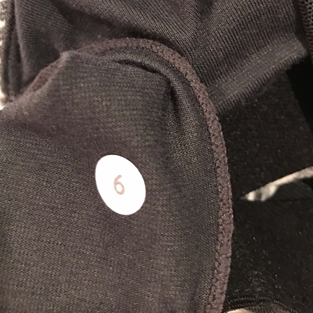 Lululemon Scoop Neck Tank Top ( Size 6) Color Gray/ White - Picture 6 of 6